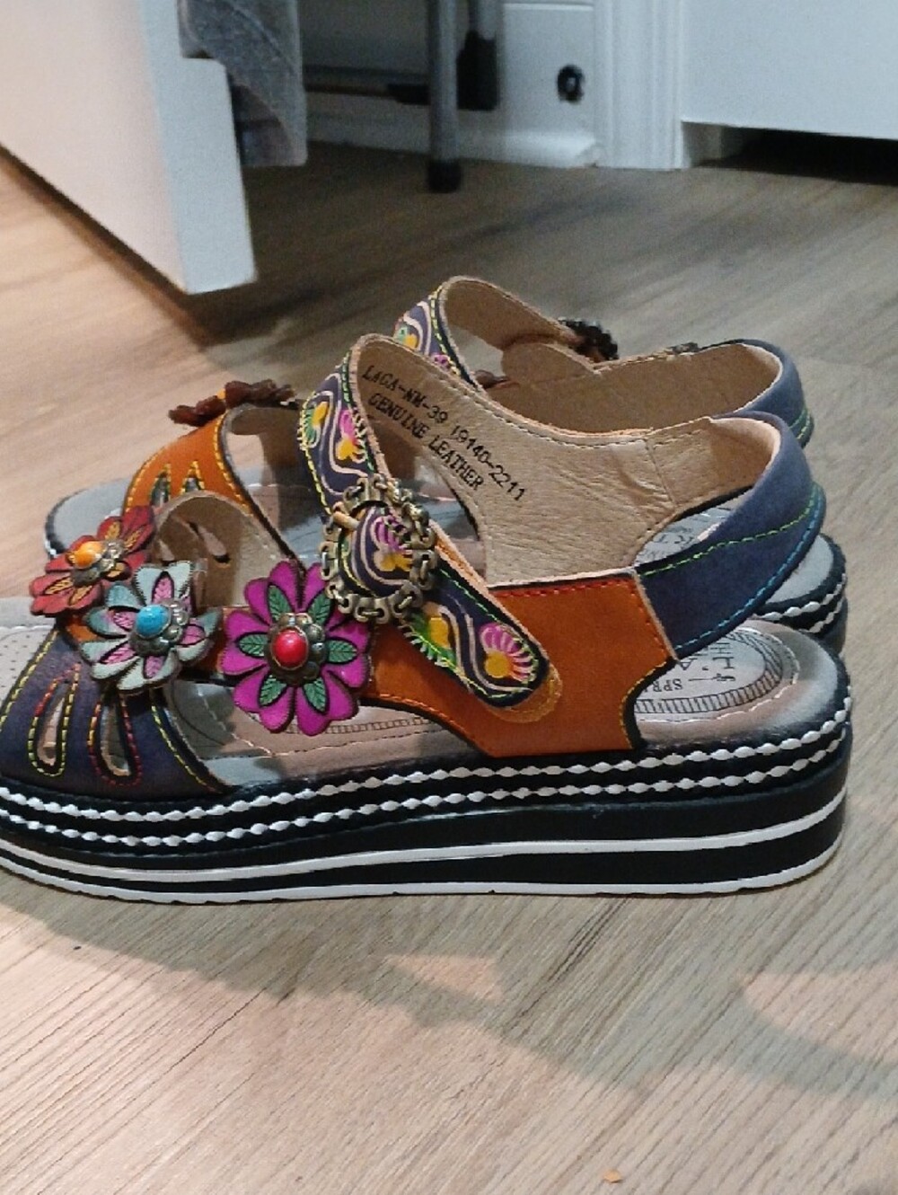 L'Artiste by Spring Step LAGA Women's Floral Leather Sandals in Multicolor SZ39 - Picture 11 of 12